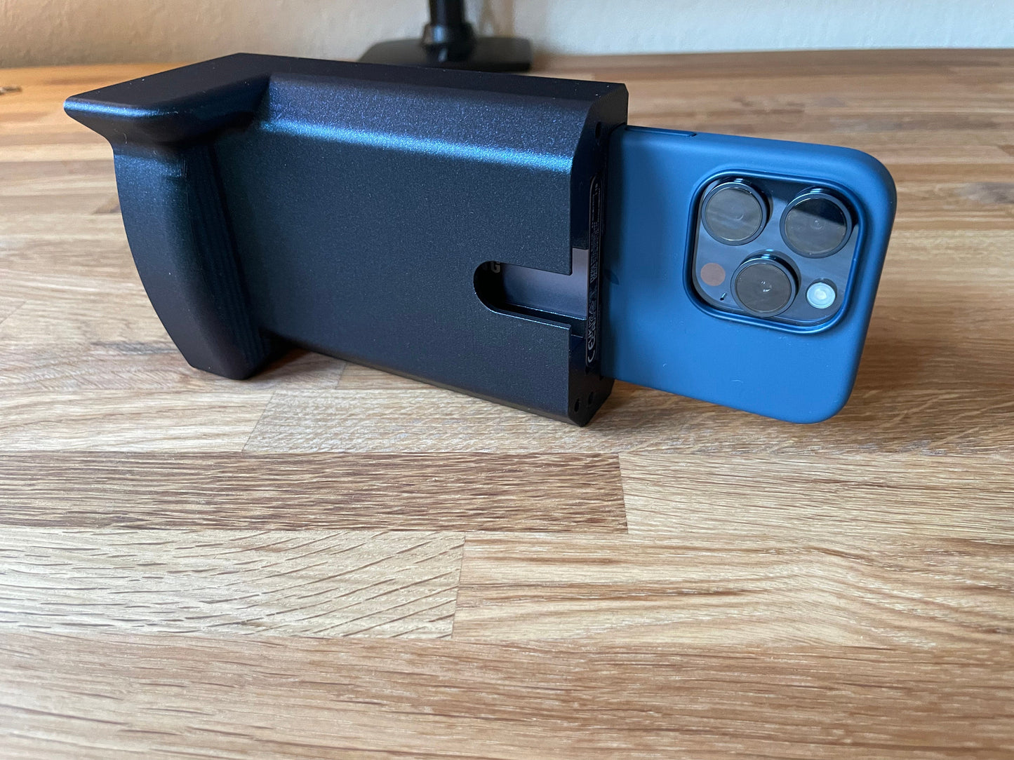 CamGrip - iPhone 15 Pro Phone Camera External SSD Card Reader Grip Holder